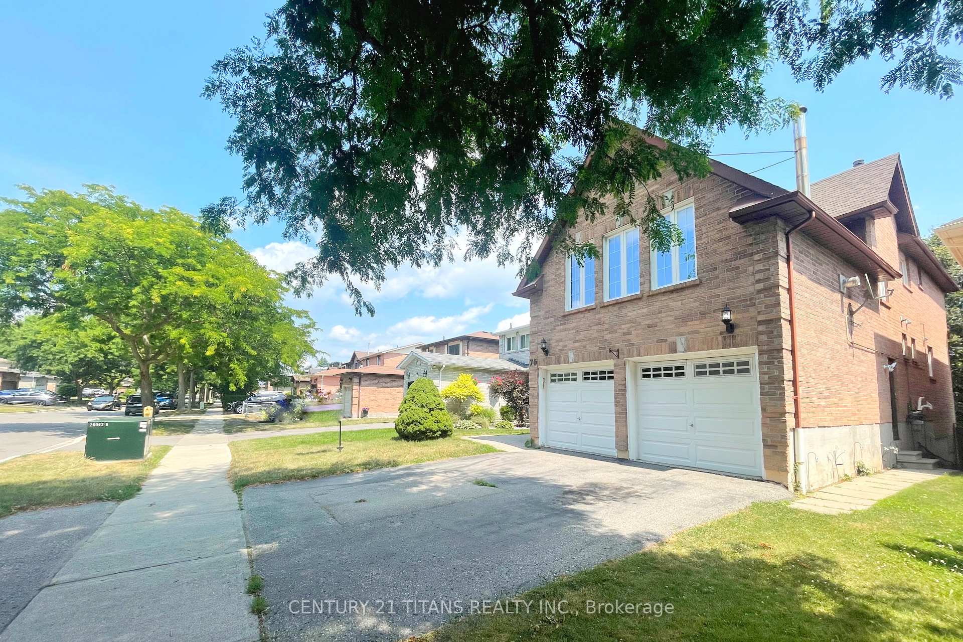 Photo 2 of 75 Daniels Crescent, Ajax, Central West — HOMEH