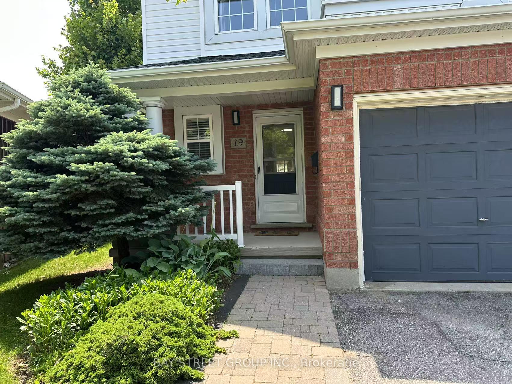 Photo 2 of 19 Silversmith Court, Guelph, Kortright West — HOMEH