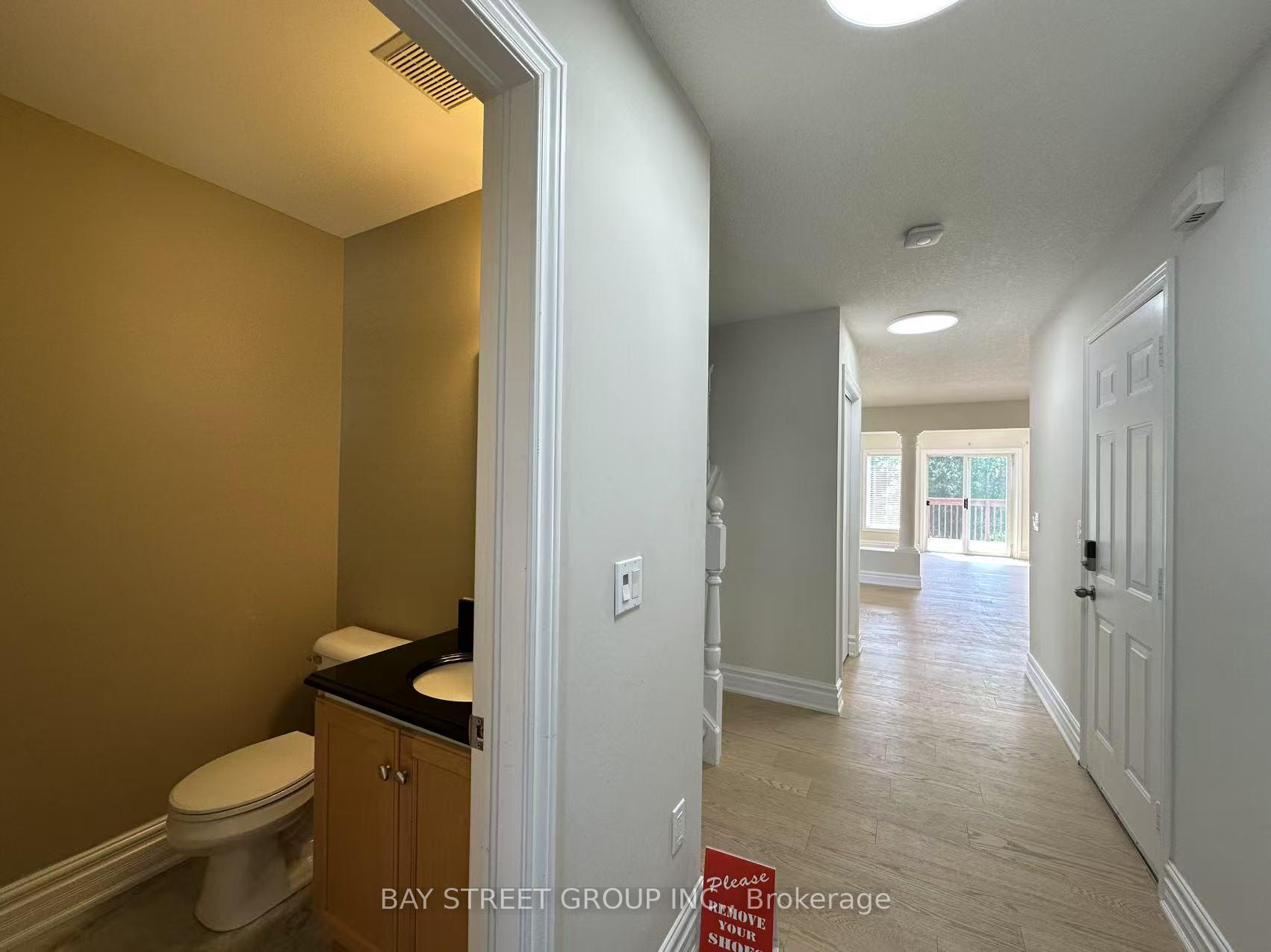 Photo 4 of 19 Silversmith Court, Guelph, Kortright West — HOMEH