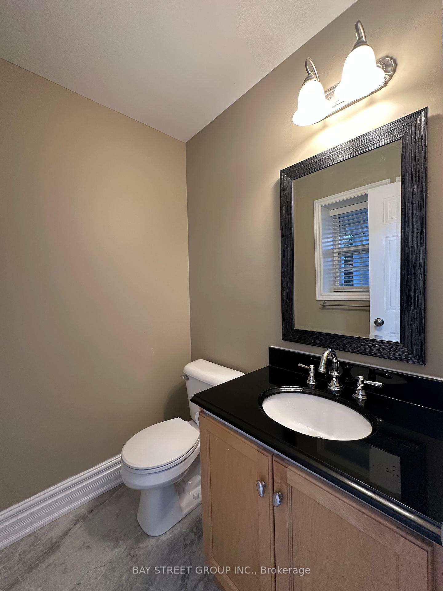 Photo 5 of 19 Silversmith Court, Guelph, Kortright West — HOMEH
