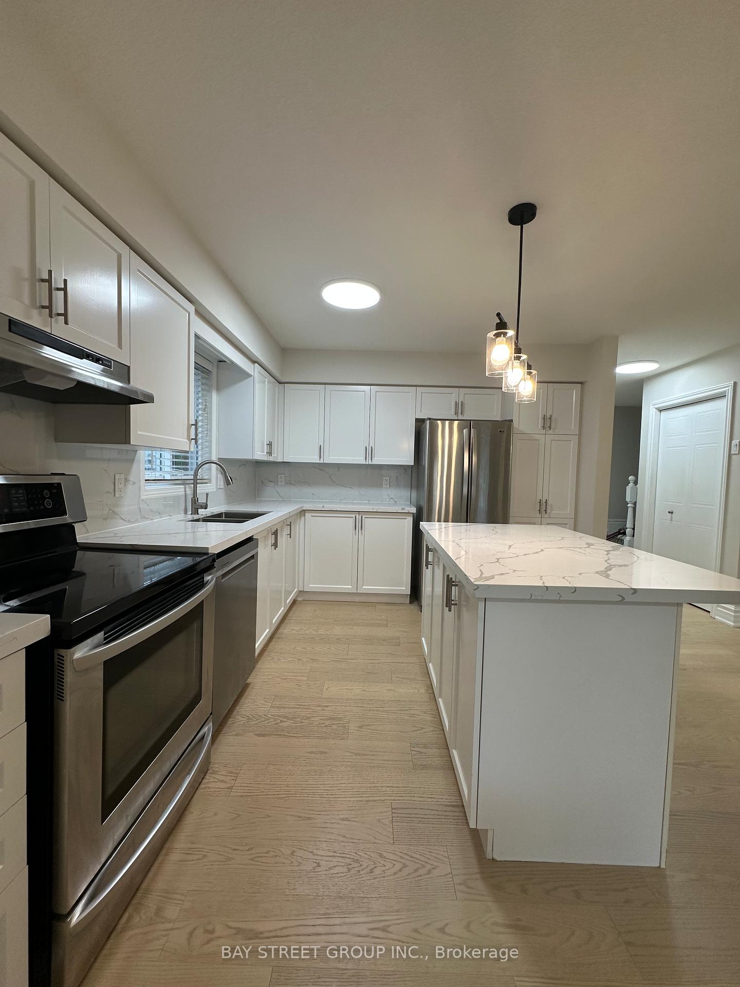 Photo 10 of 19 Silversmith Court, Guelph, Kortright West — HOMEH