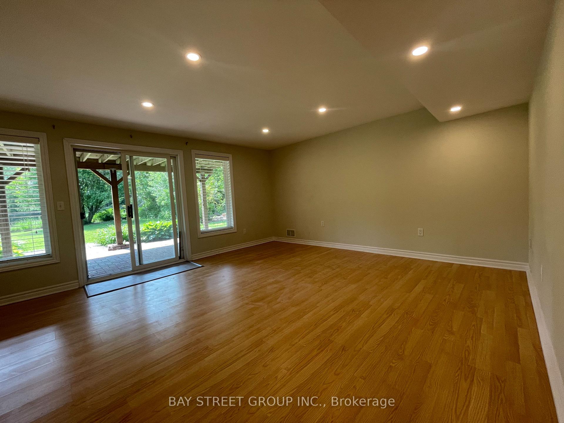 Photo 41 of 19 Silversmith Court, Guelph, Kortright West — HOMEH