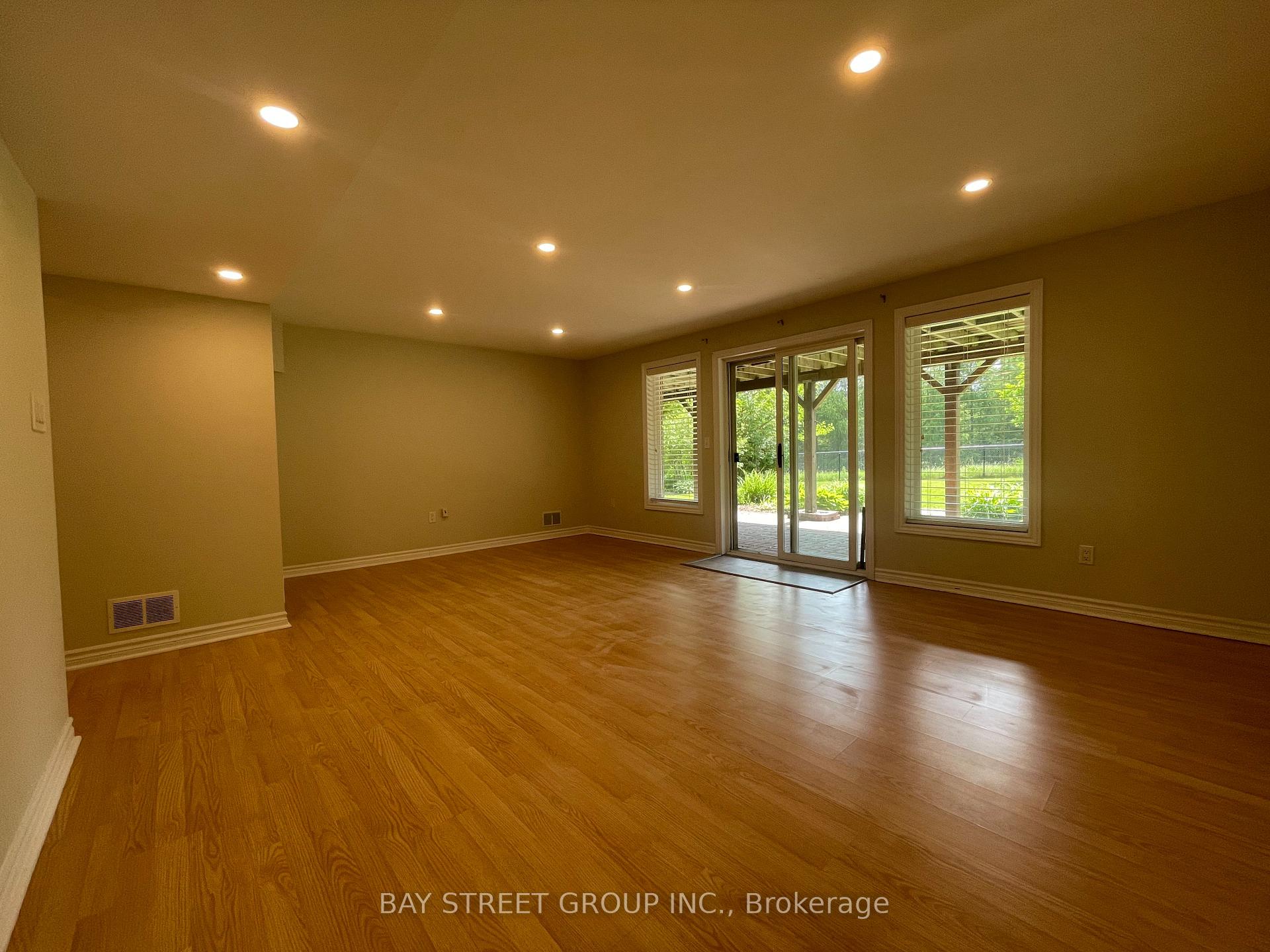 Photo 42 of 19 Silversmith Court, Guelph, Kortright West — HOMEH
