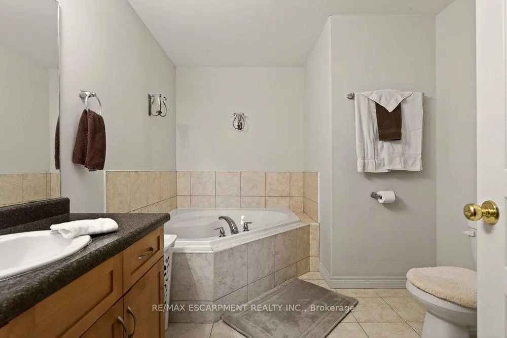 Photo 16 of 105 Donald Bell Drive, Hamilton, Binbrook — HOMEH