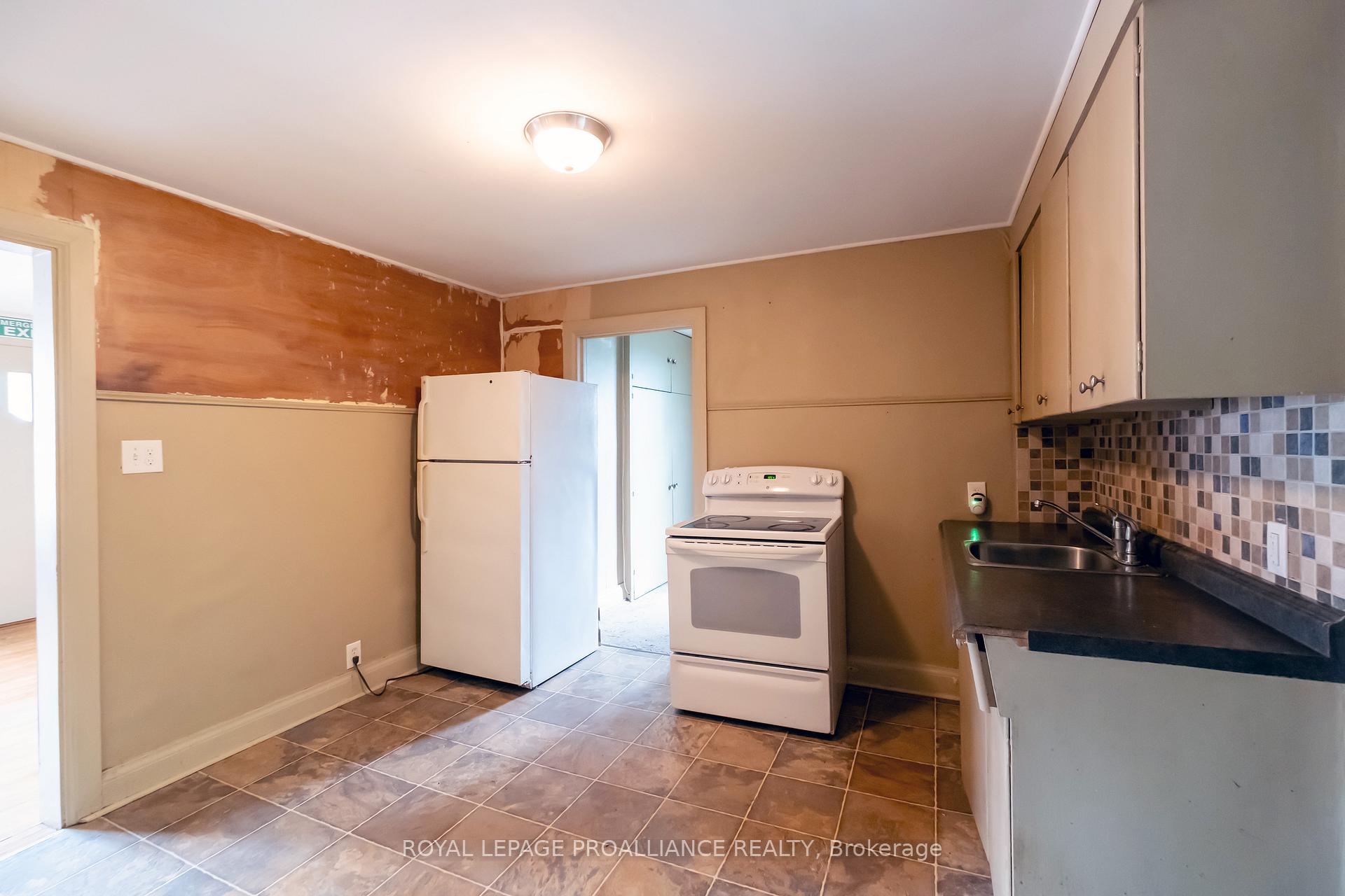 Photo 8 of 53 Moira Street W, Belleville, Belleville Ward — HOMEH