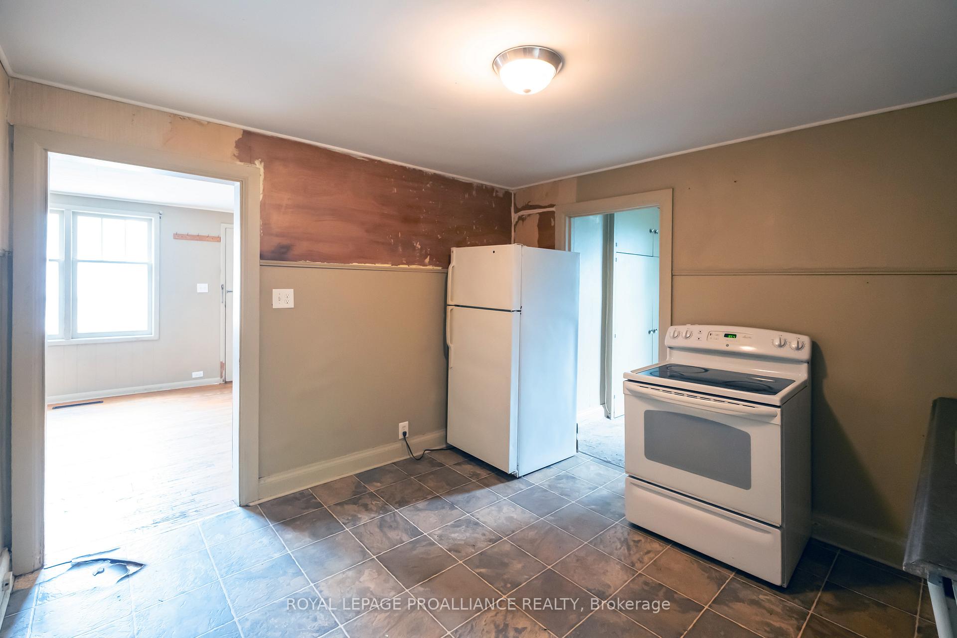 Photo 9 of 53 Moira Street W, Belleville, Belleville Ward — HOMEH