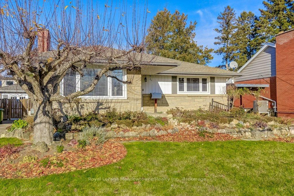 Photo 1 of 24 McMaster Avenue, Hamilton, Dundas — HOMEH