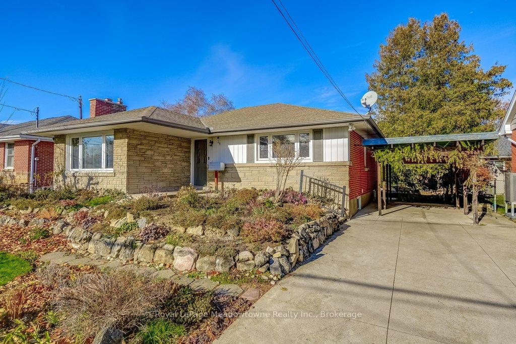 Photo 2 of 24 McMaster Avenue, Hamilton, Dundas — HOMEH