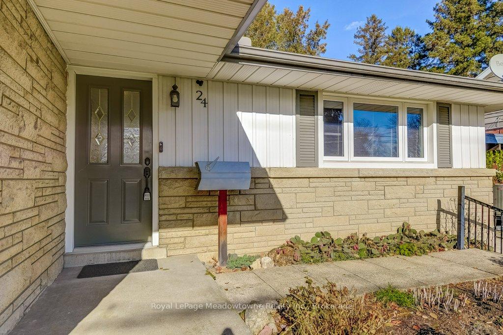 Photo 4 of 24 McMaster Avenue, Hamilton, Dundas — HOMEH
