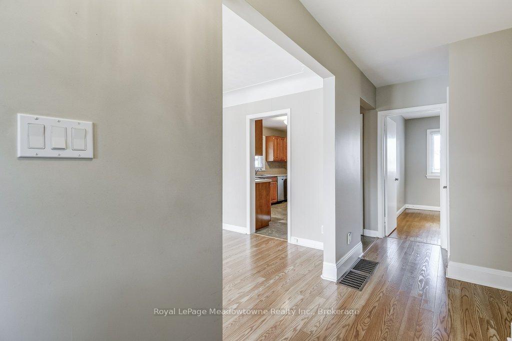 Photo 6 of 24 McMaster Avenue, Hamilton, Dundas — HOMEH