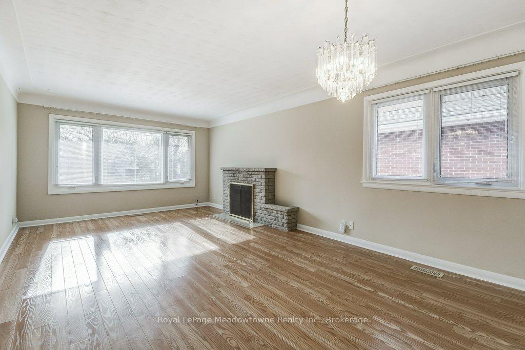 Photo 7 of 24 McMaster Avenue, Hamilton, Dundas — HOMEH