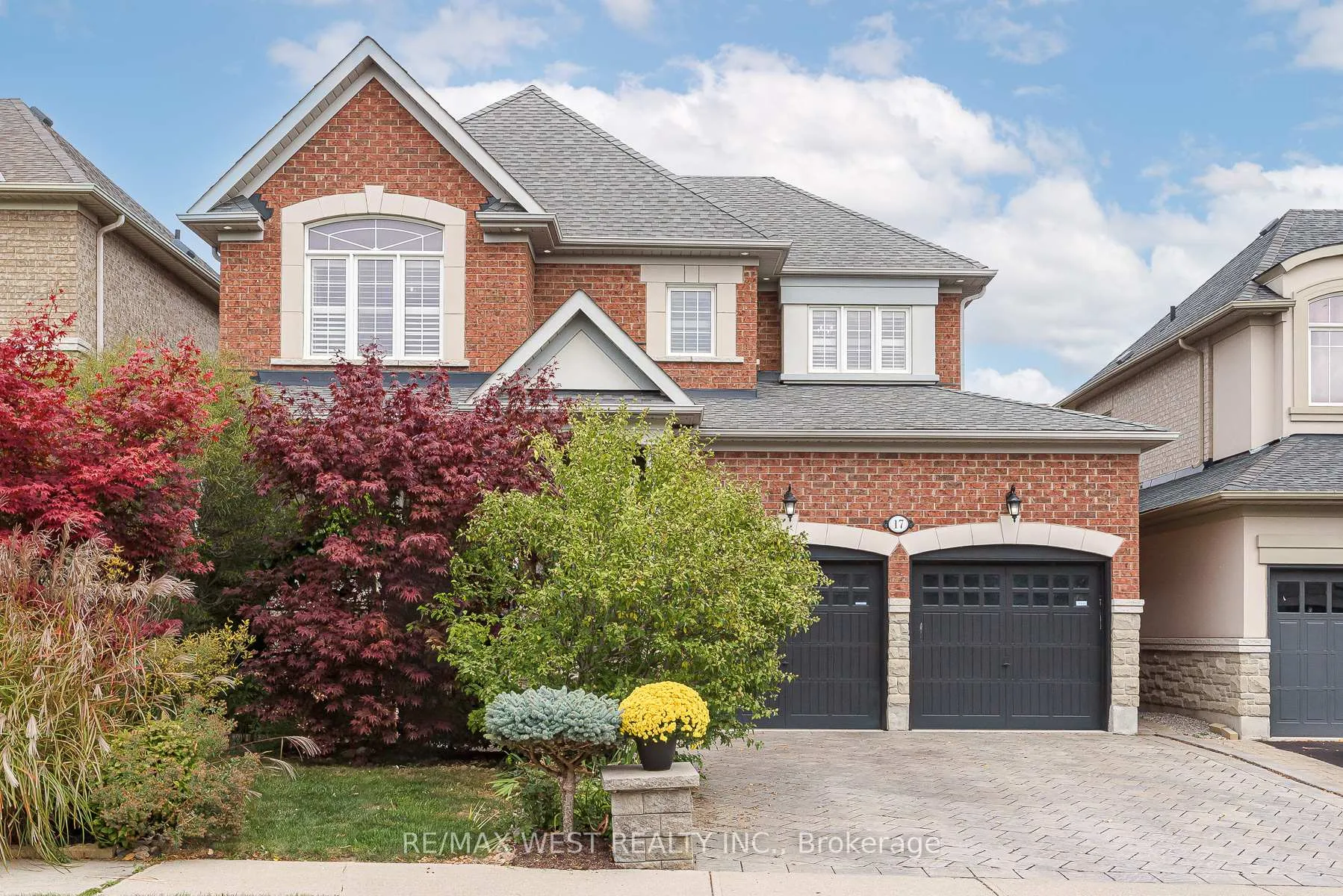 Photo 2 of 17 Hawkridge Trail, Brampton, Brampton East — HOMEH