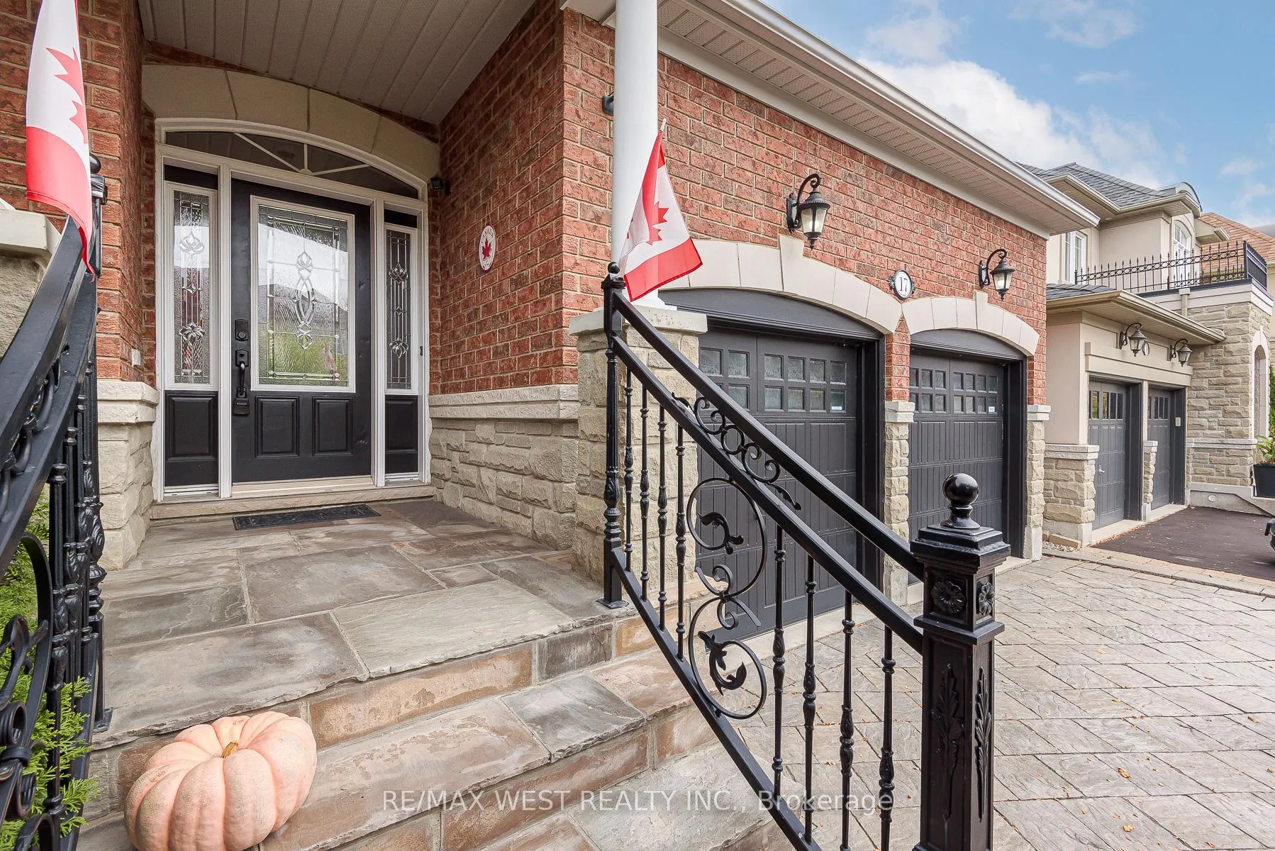 Photo 4 of 17 Hawkridge Trail, Brampton, Brampton East — HOMEH