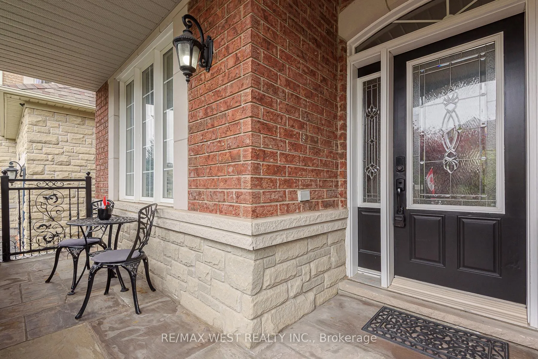 Photo 5 of 17 Hawkridge Trail, Brampton, Brampton East — HOMEH