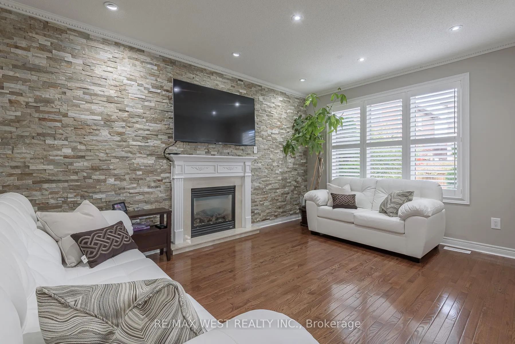 Photo 18 of 17 Hawkridge Trail, Brampton, Brampton East — HOMEH