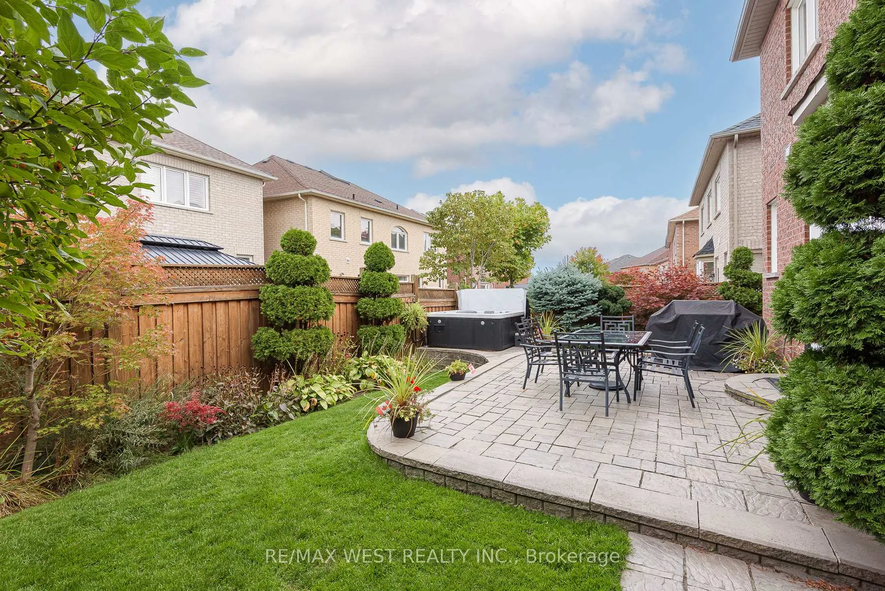 Photo 49 of 17 Hawkridge Trail, Brampton, Brampton East — HOMEH