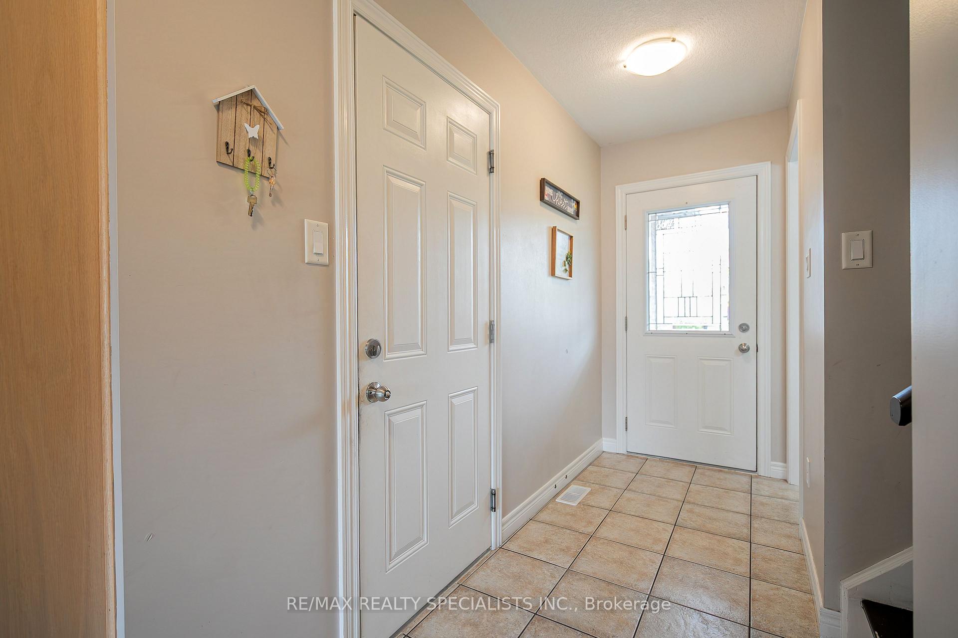 Photo 3 of 21 Henderson Drive, Guelph, Grange Road — HOMEH
