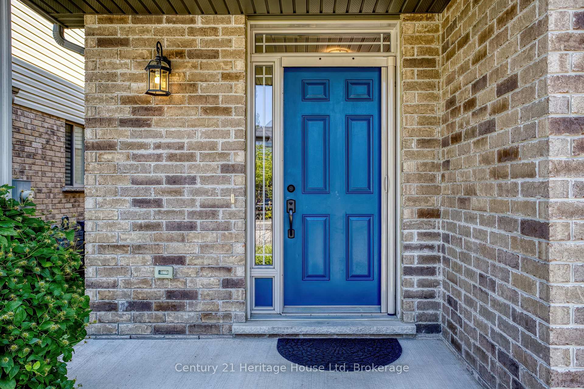 Photo 2 of 208 Couling Crescent, Guelph, Grange Road — HOMEH