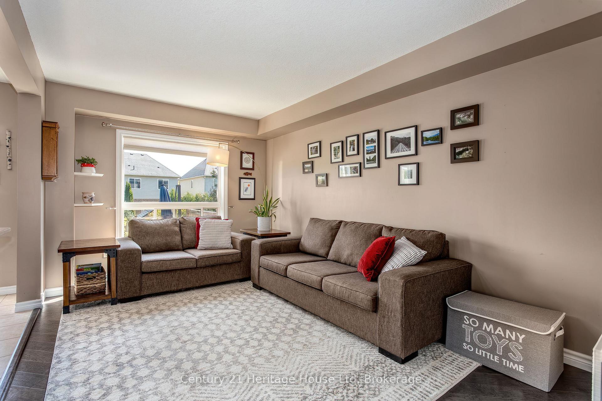 Photo 9 of 208 Couling Crescent, Guelph, Grange Road — HOMEH