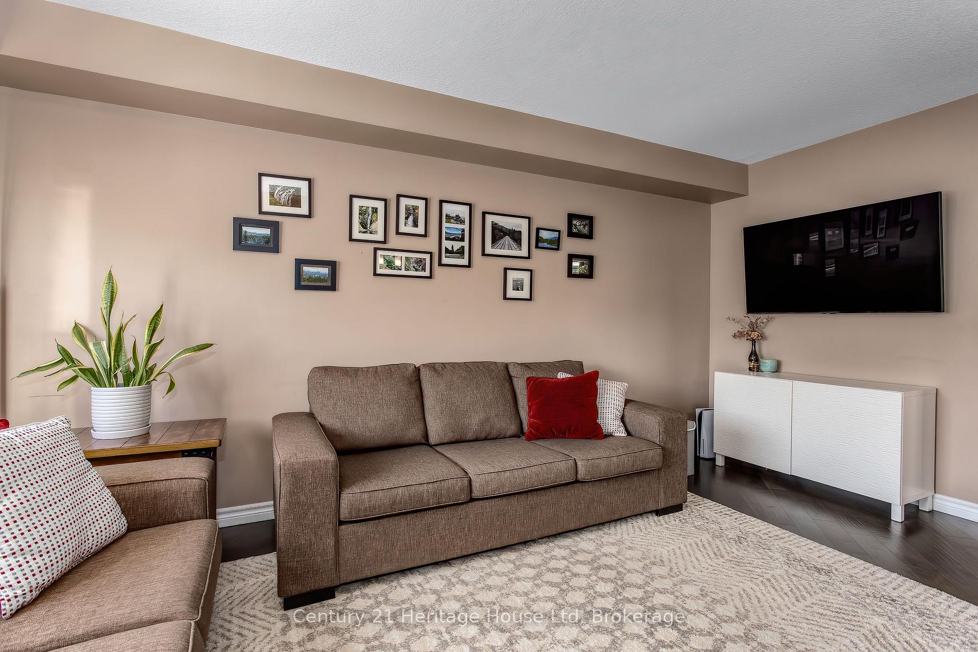 Photo 10 of 208 Couling Crescent, Guelph, Grange Road — HOMEH