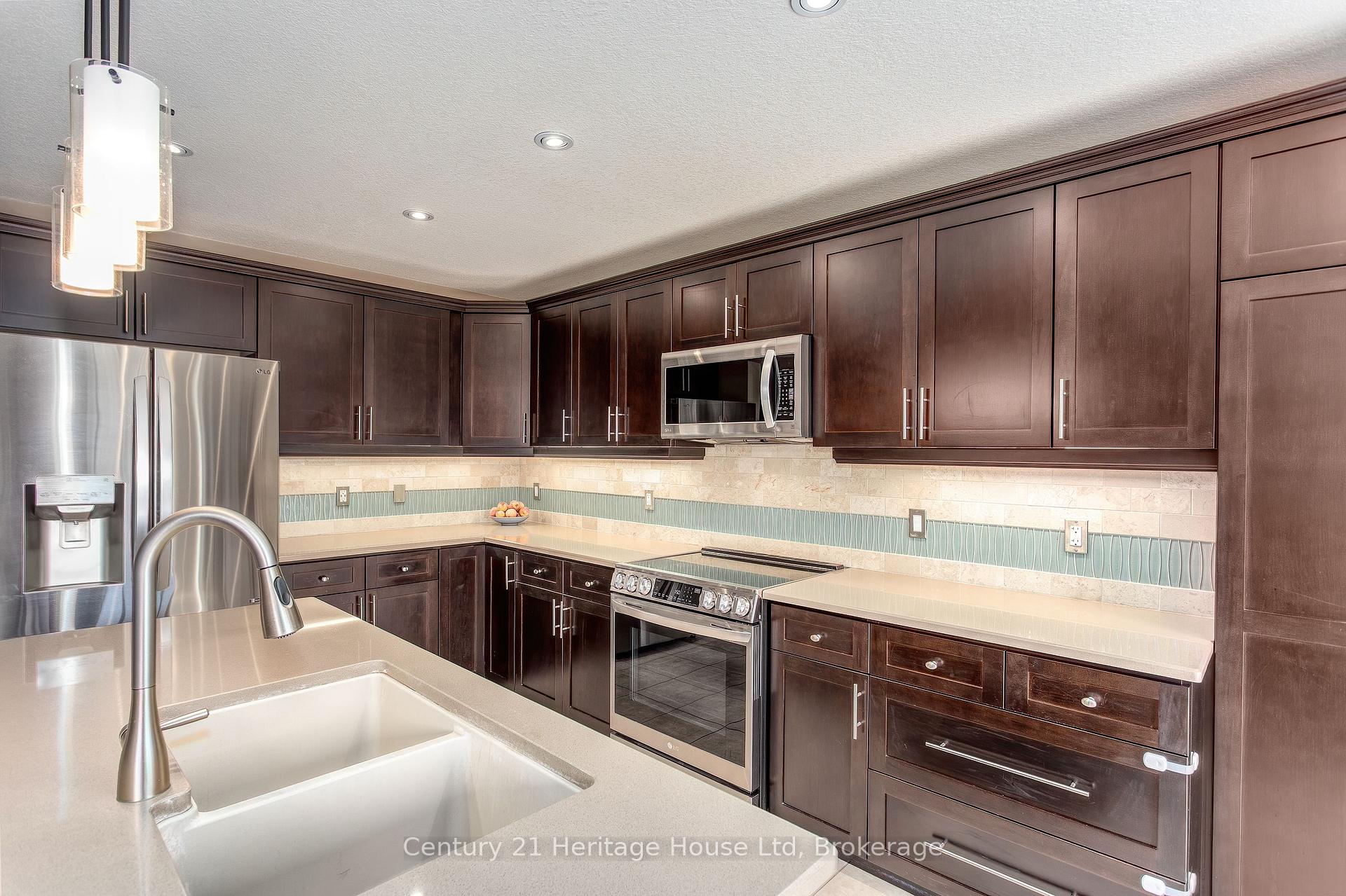 Photo 19 of 208 Couling Crescent, Guelph, Grange Road — HOMEH