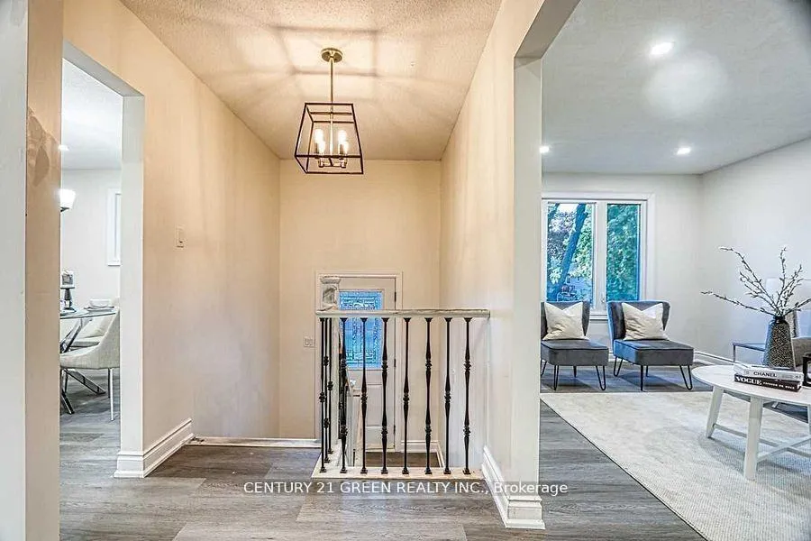 Photo 7 of 164 Gardiner Drive, Hamilton, Gilkson — HOMEH