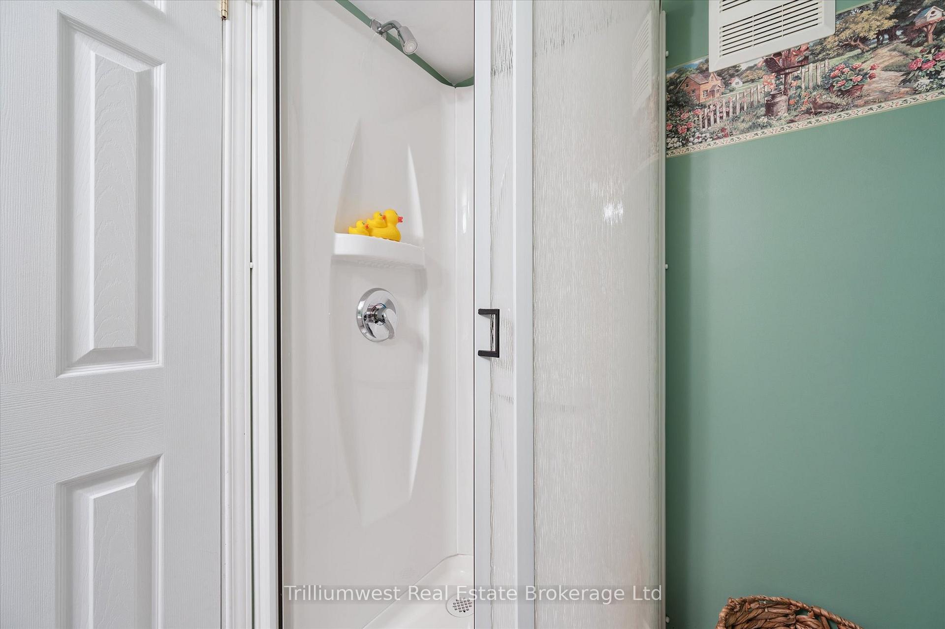 Photo 29 of 19 Ireland Place, Guelph, Grange Road — HOMEH