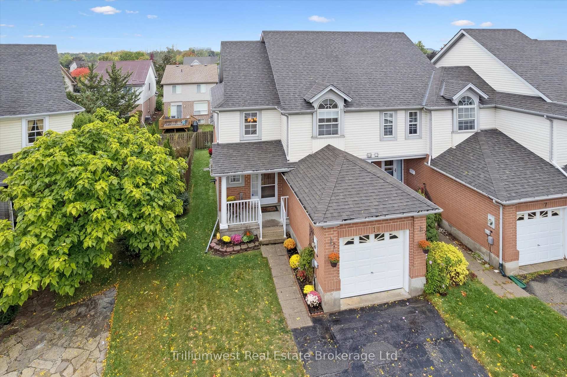 Photo 33 of 19 Ireland Place, Guelph, Grange Road — HOMEH