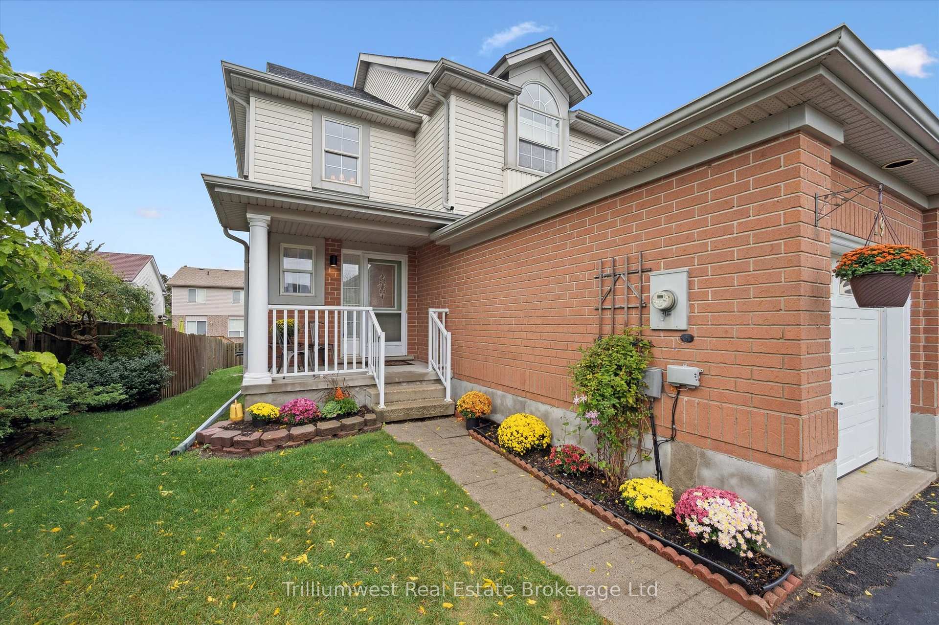 Photo 34 of 19 Ireland Place, Guelph, Grange Road — HOMEH