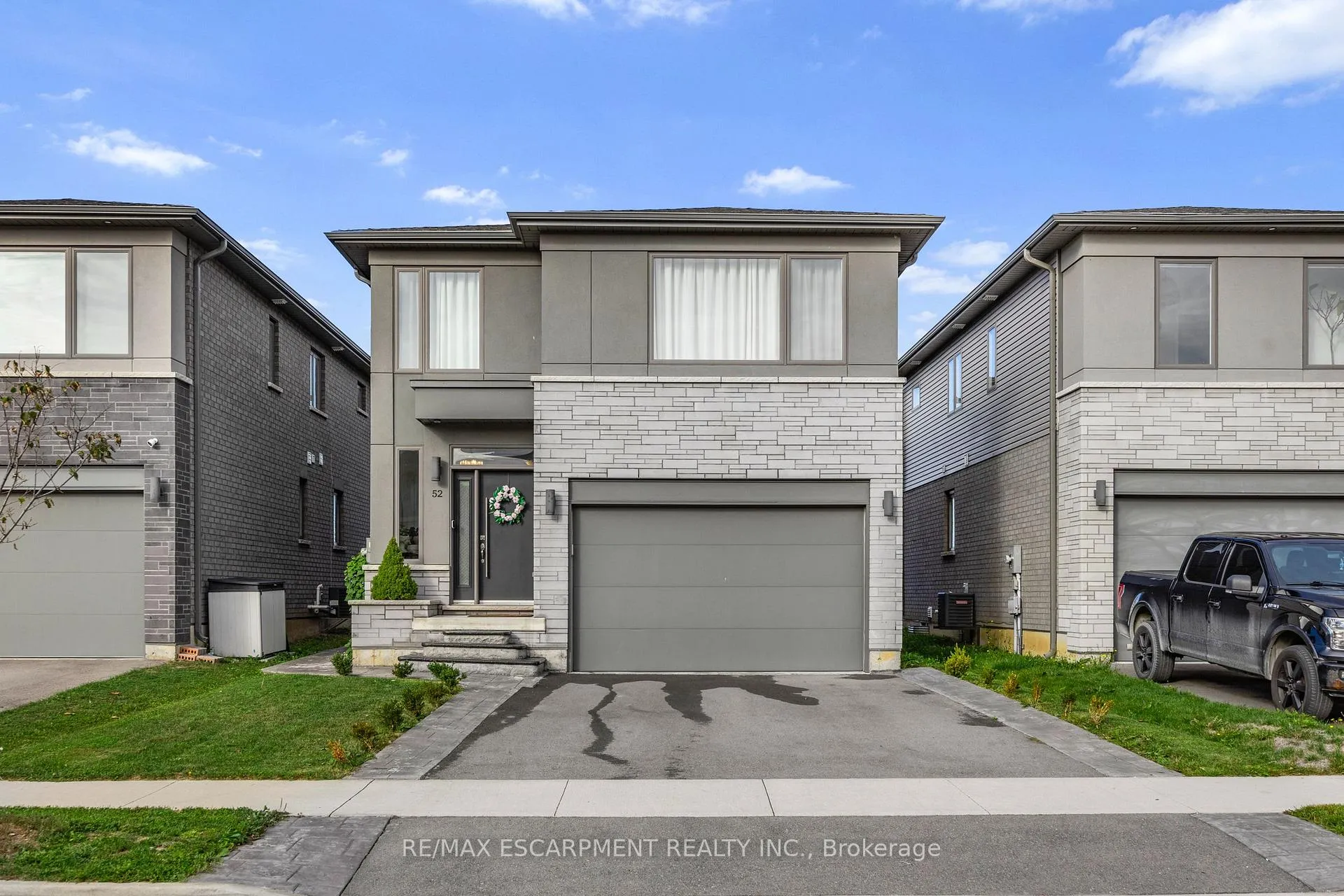 Photo 2 of 52 Bedrock Drive, Hamilton, Stoney Creek Mountain — HOMEH