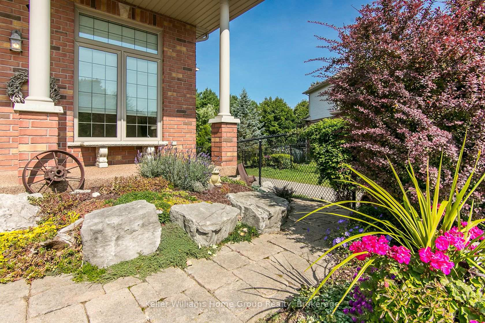 Photo 8 of 15 Keys Crescent, Guelph, Clairfields/Hanlon Business Park — HOMEH