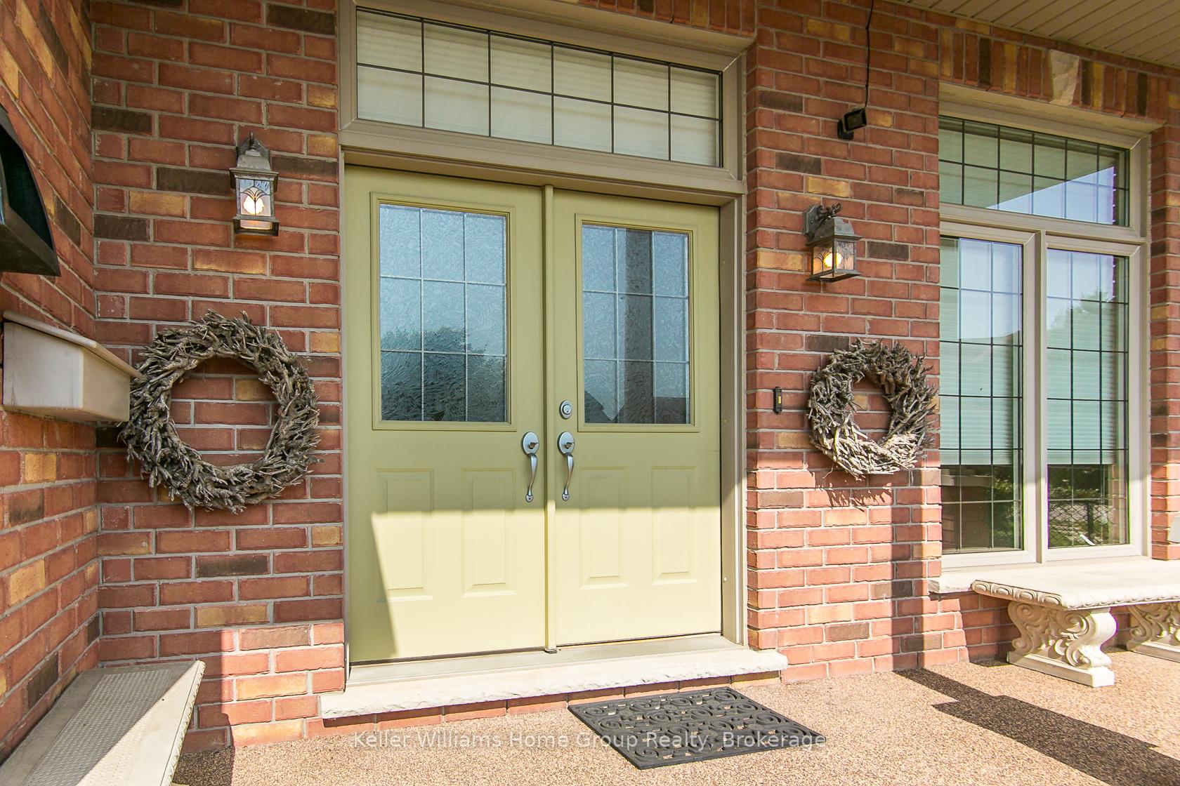Photo 9 of 15 Keys Crescent, Guelph, Clairfields/Hanlon Business Park — HOMEH