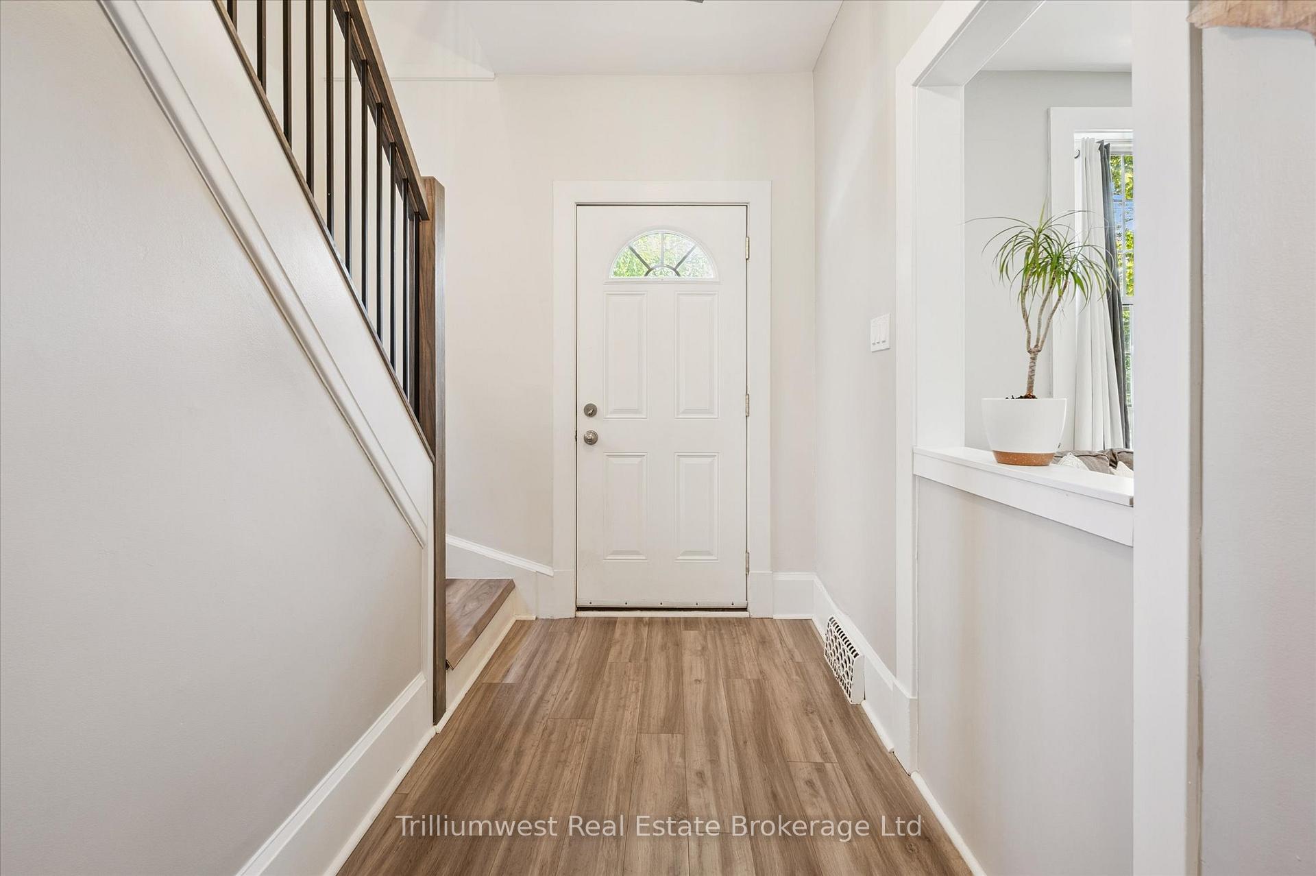 Photo 8 of 364 York Road, Guelph, St. Patrick's Ward — HOMEH