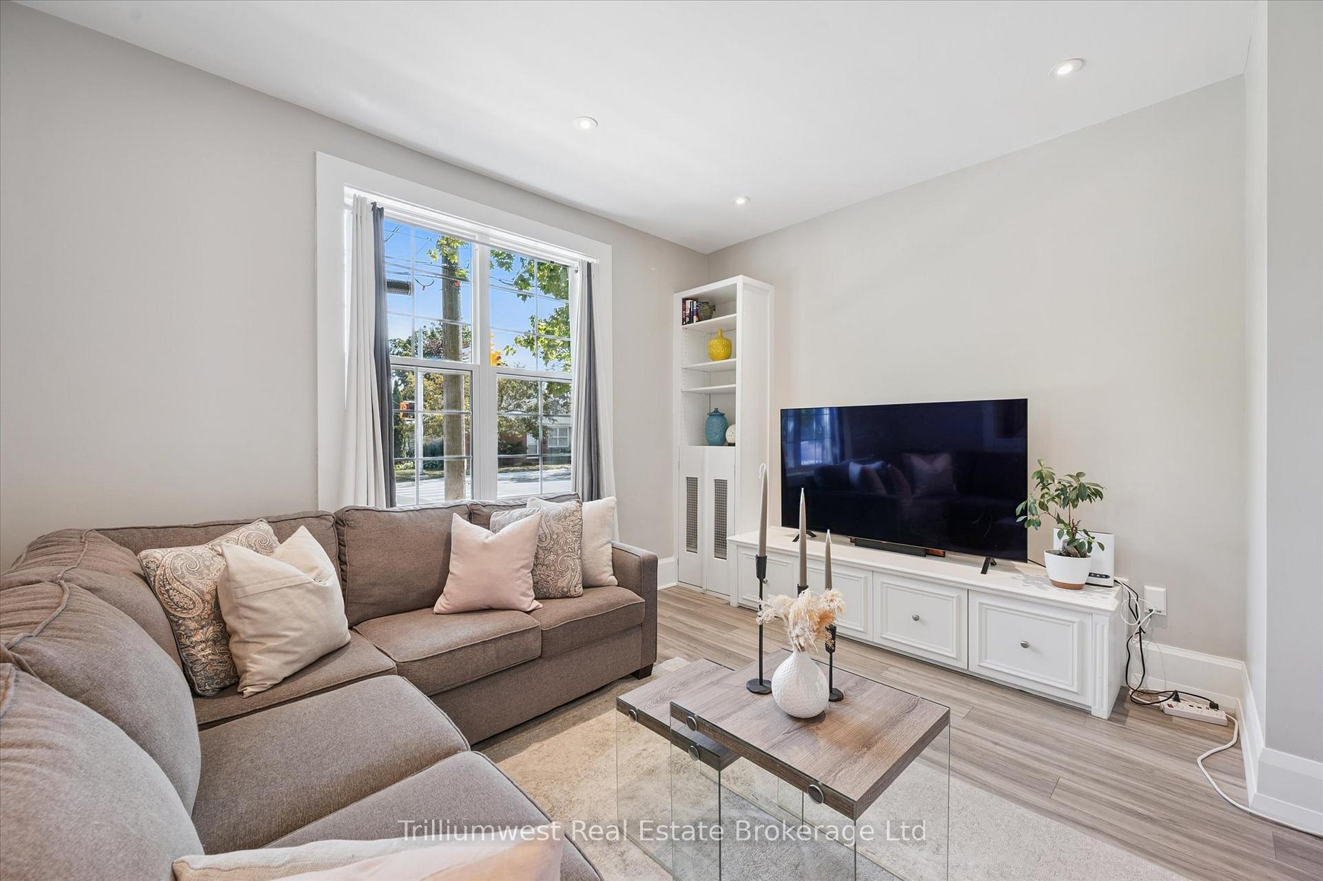 Photo 11 of 364 York Road, Guelph, St. Patrick's Ward — HOMEH