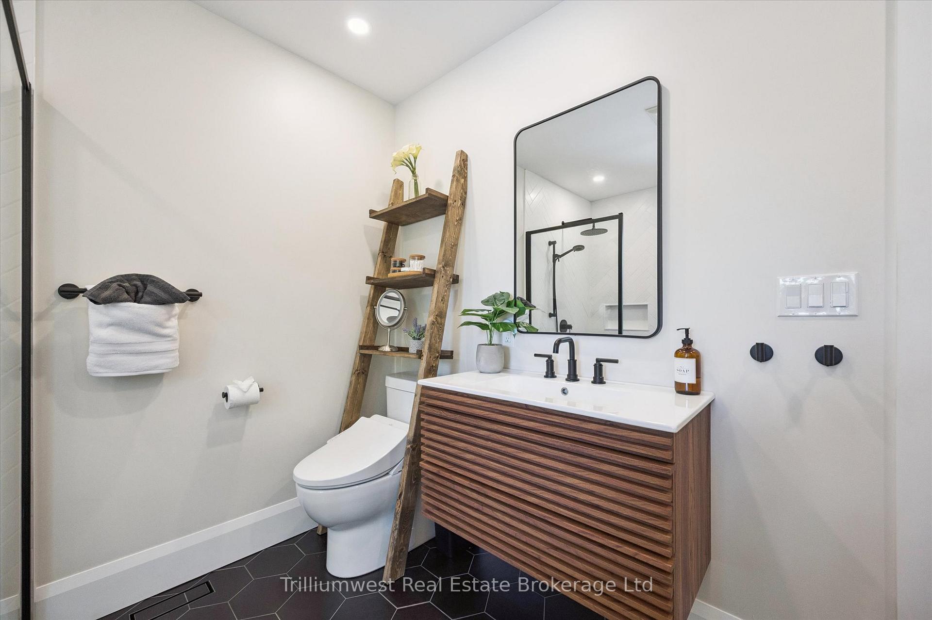 Photo 25 of 364 York Road, Guelph, St. Patrick's Ward — HOMEH