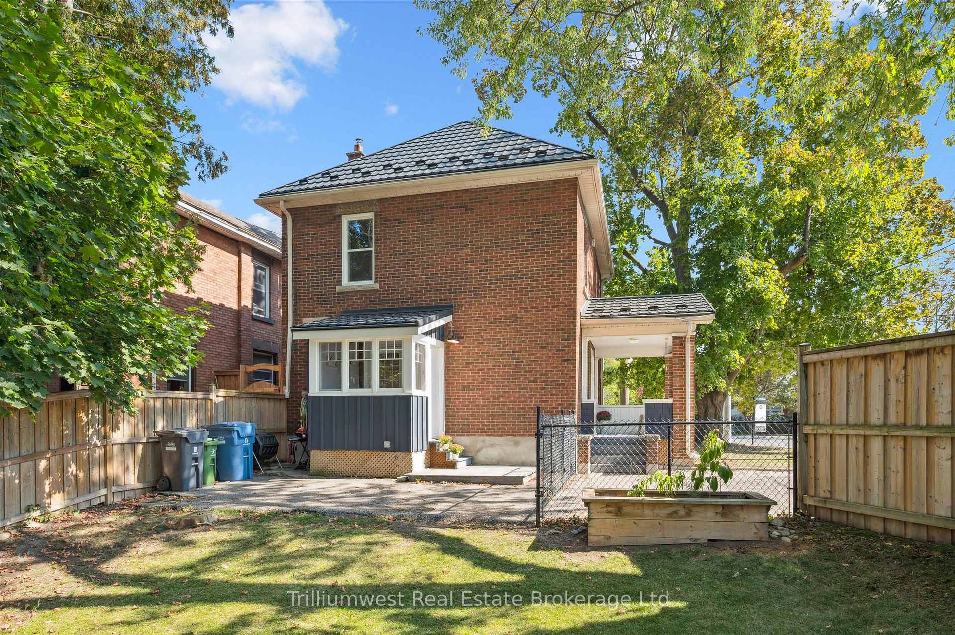 Photo 37 of 364 York Road, Guelph, St. Patrick's Ward — HOMEH