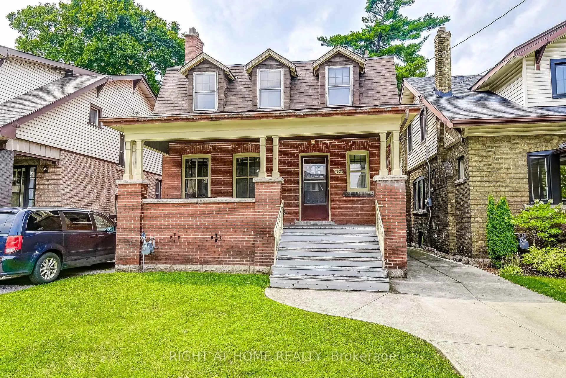 Photo 2 of 182 Balmoral Avenue S, Hamilton, Delta — HOMEH