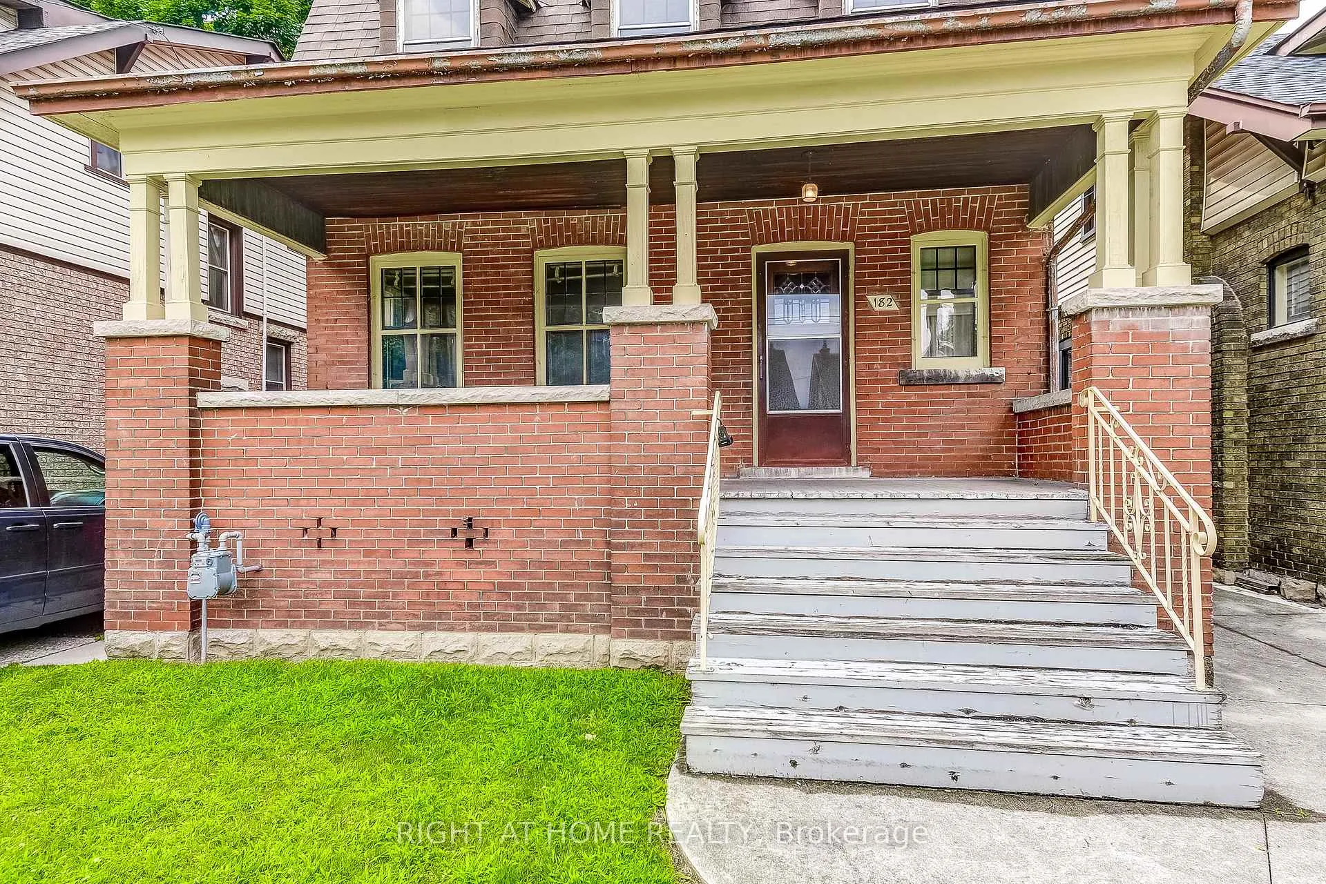 Photo 3 of 182 Balmoral Avenue S, Hamilton, Delta — HOMEH