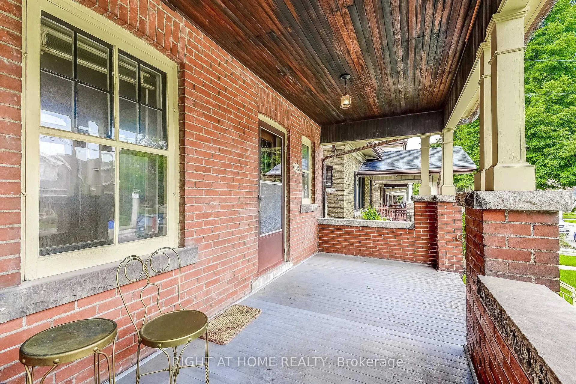 Photo 4 of 182 Balmoral Avenue S, Hamilton, Delta — HOMEH