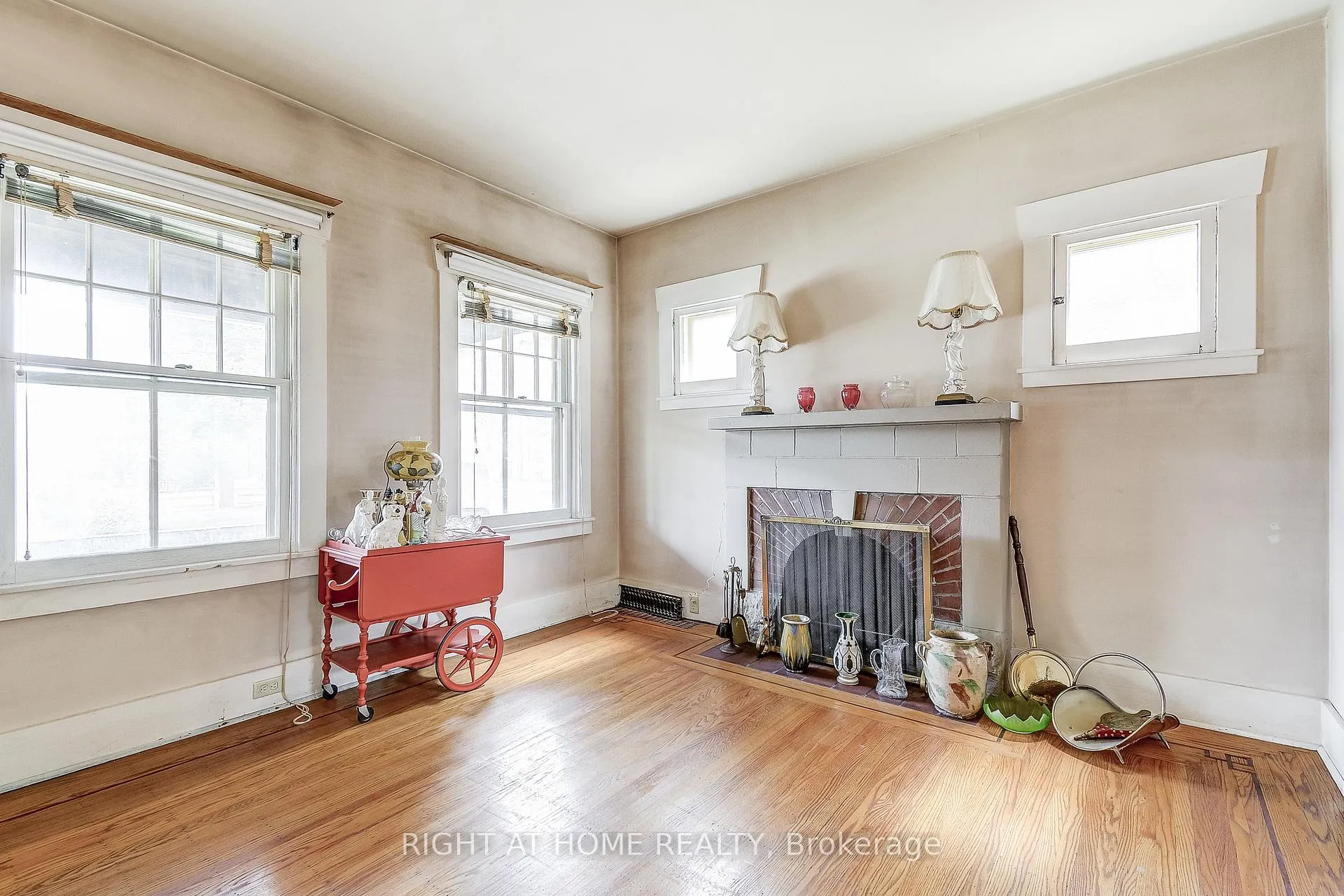 Photo 8 of 182 Balmoral Avenue S, Hamilton, Delta — HOMEH