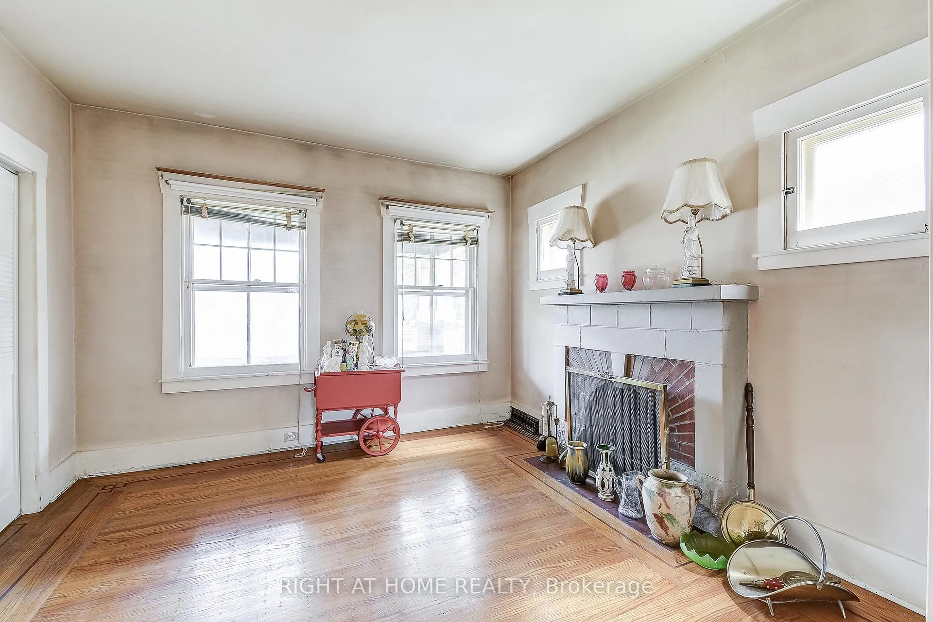 Photo 10 of 182 Balmoral Avenue S, Hamilton, Delta — HOMEH