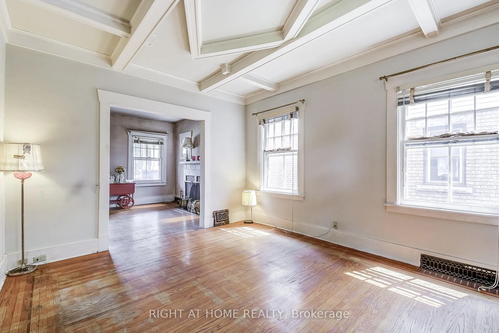 Photo 12 of 182 Balmoral Avenue S, Hamilton, Delta — HOMEH
