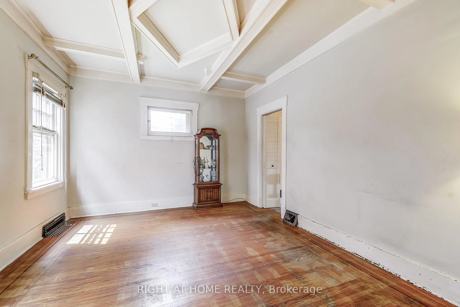 Photo 13 of 182 Balmoral Avenue S, Hamilton, Delta — HOMEH