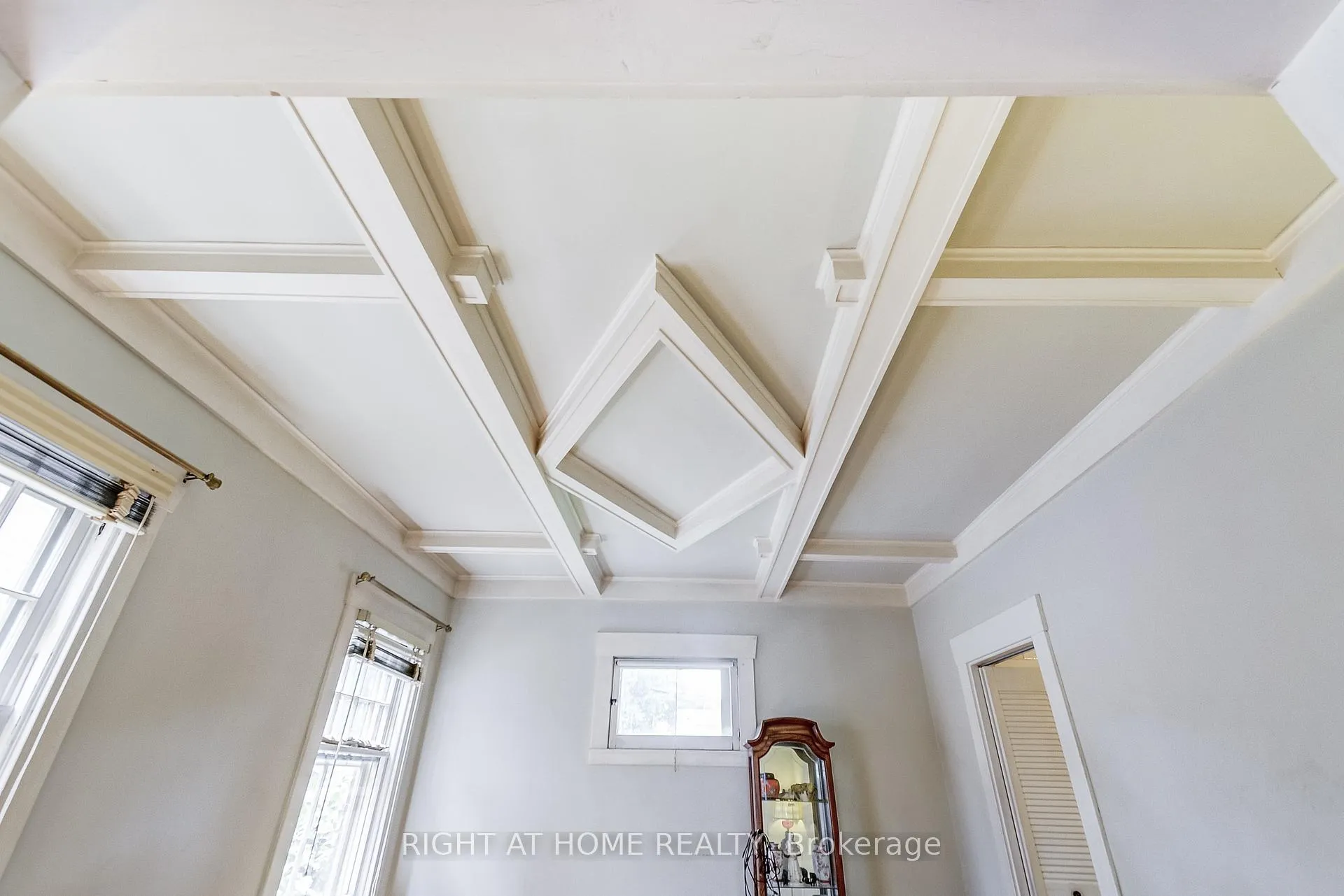 Photo 14 of 182 Balmoral Avenue S, Hamilton, Delta — HOMEH