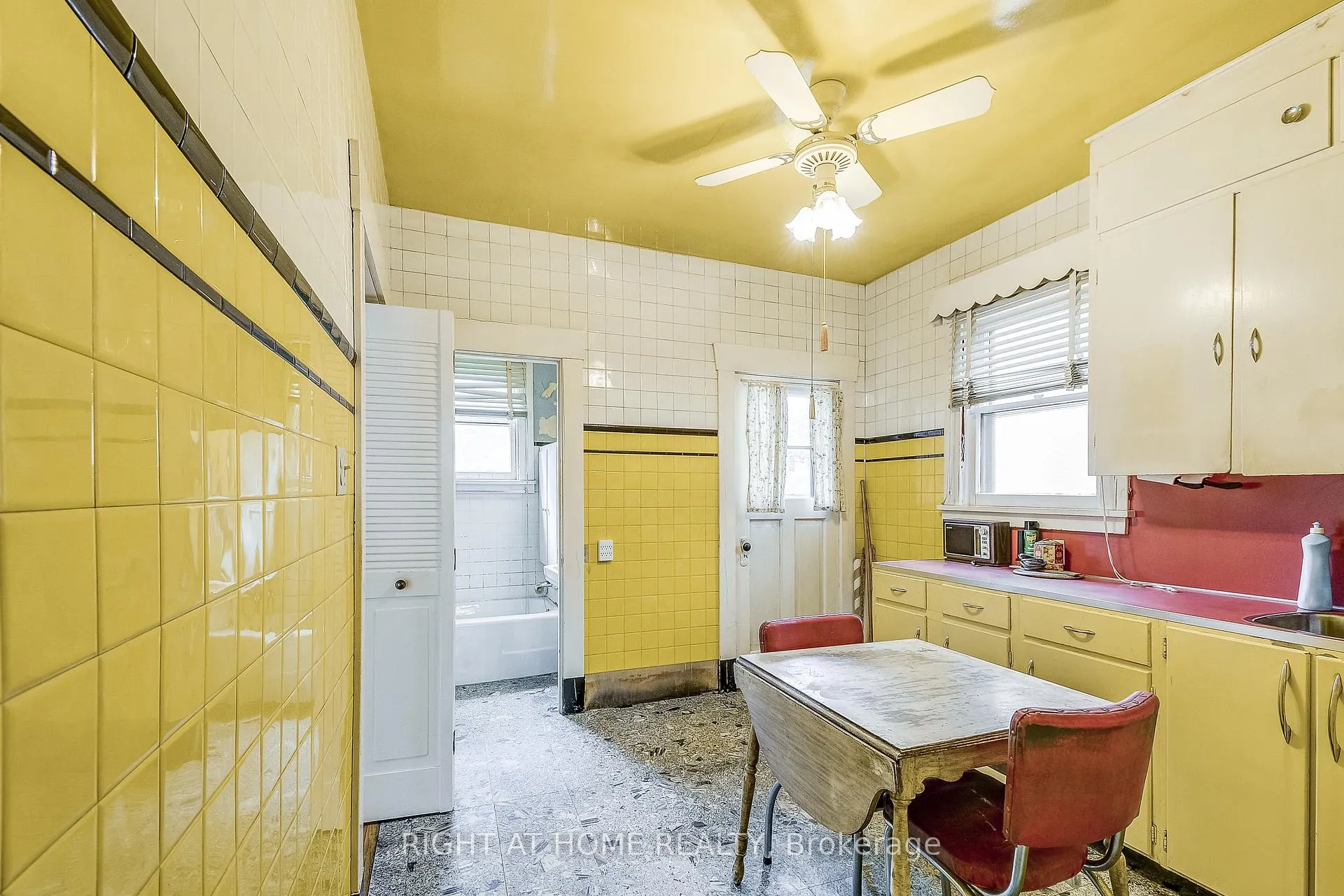 Photo 16 of 182 Balmoral Avenue S, Hamilton, Delta — HOMEH