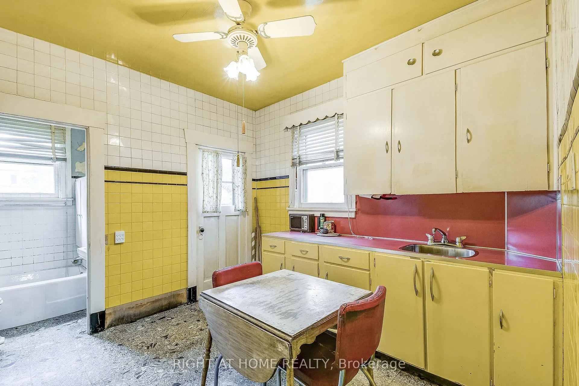 Photo 18 of 182 Balmoral Avenue S, Hamilton, Delta — HOMEH