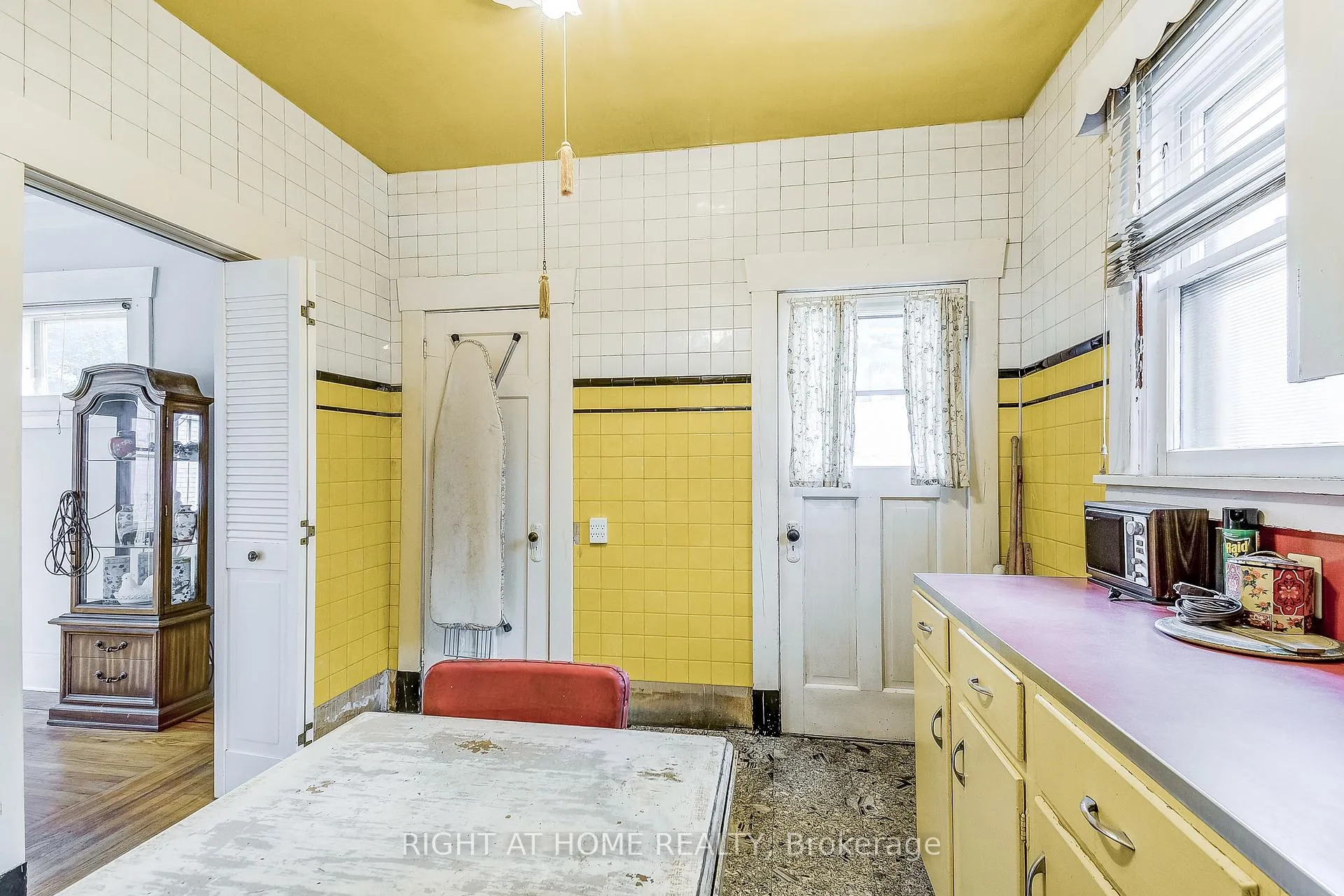 Photo 19 of 182 Balmoral Avenue S, Hamilton, Delta — HOMEH