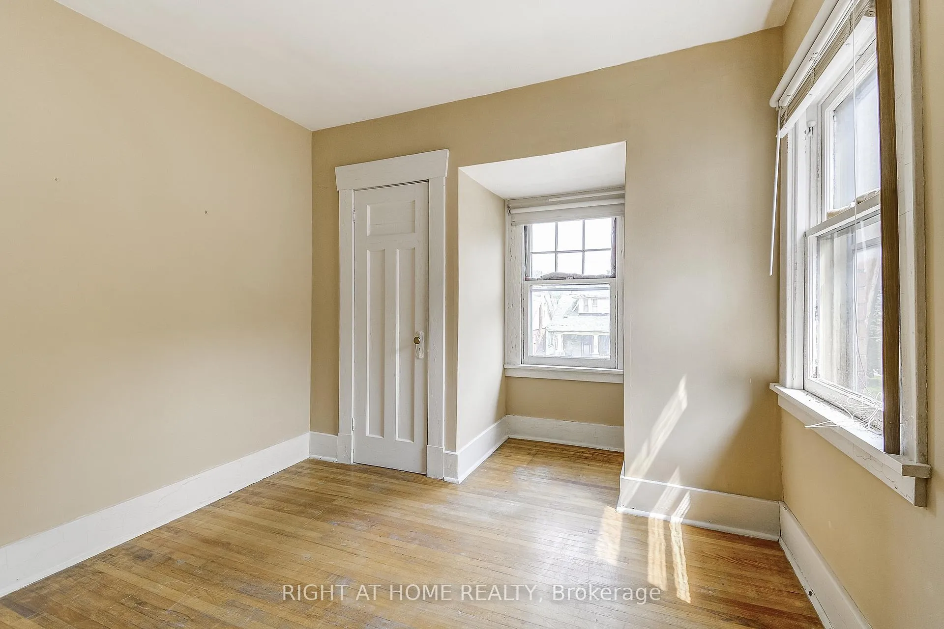 Photo 25 of 182 Balmoral Avenue S, Hamilton, Delta — HOMEH