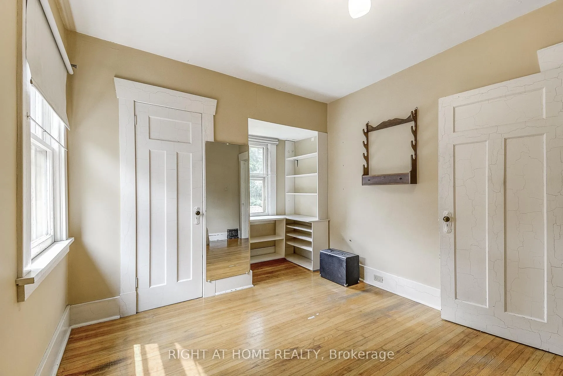 Photo 27 of 182 Balmoral Avenue S, Hamilton, Delta — HOMEH