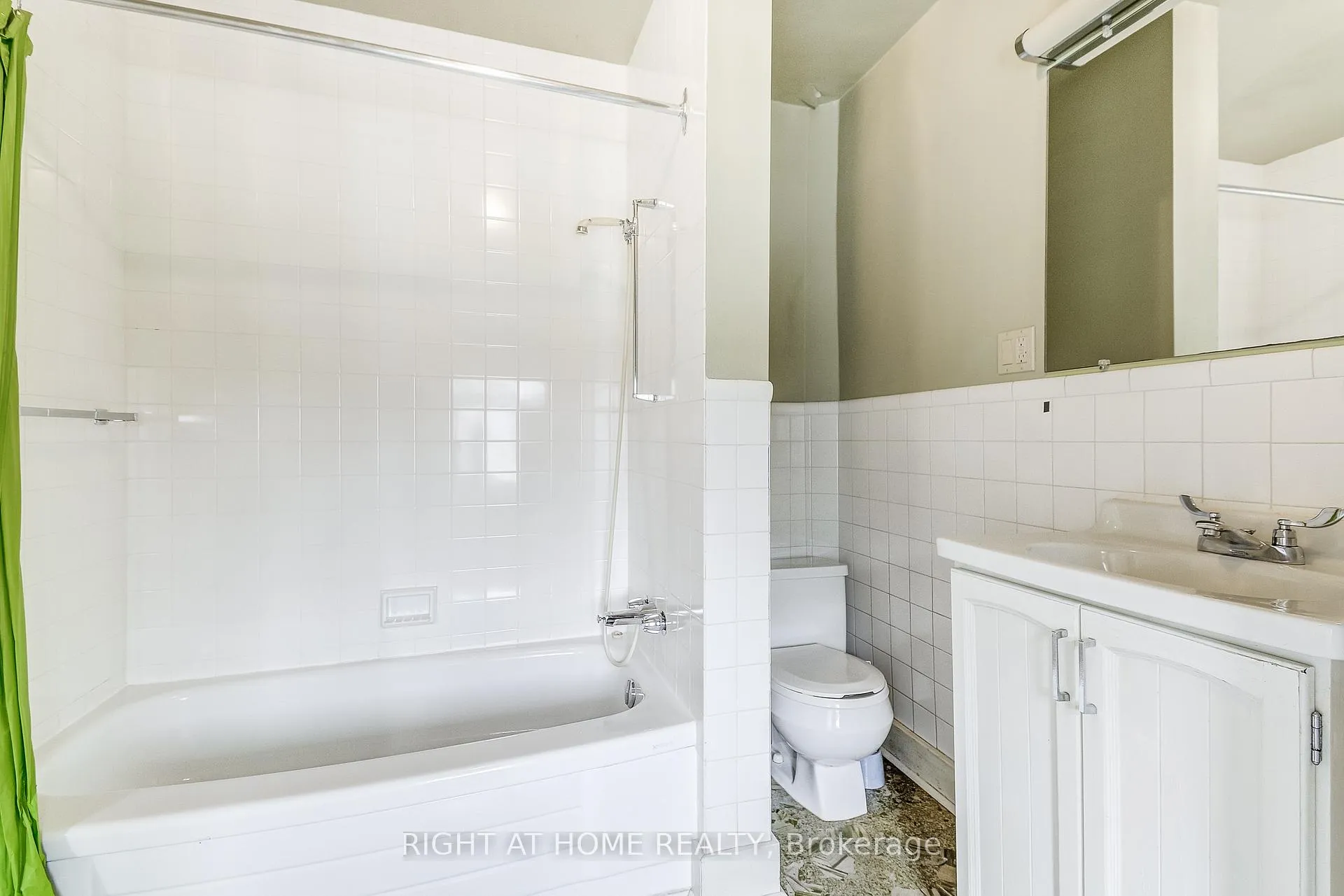 Photo 29 of 182 Balmoral Avenue S, Hamilton, Delta — HOMEH